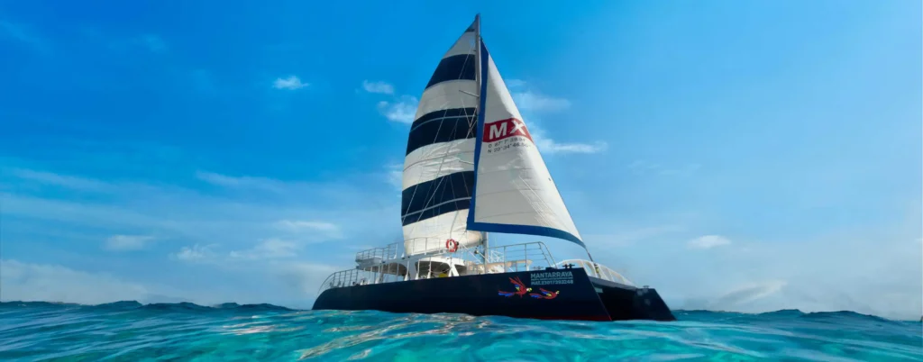 Isla Mujeres Sailing Light